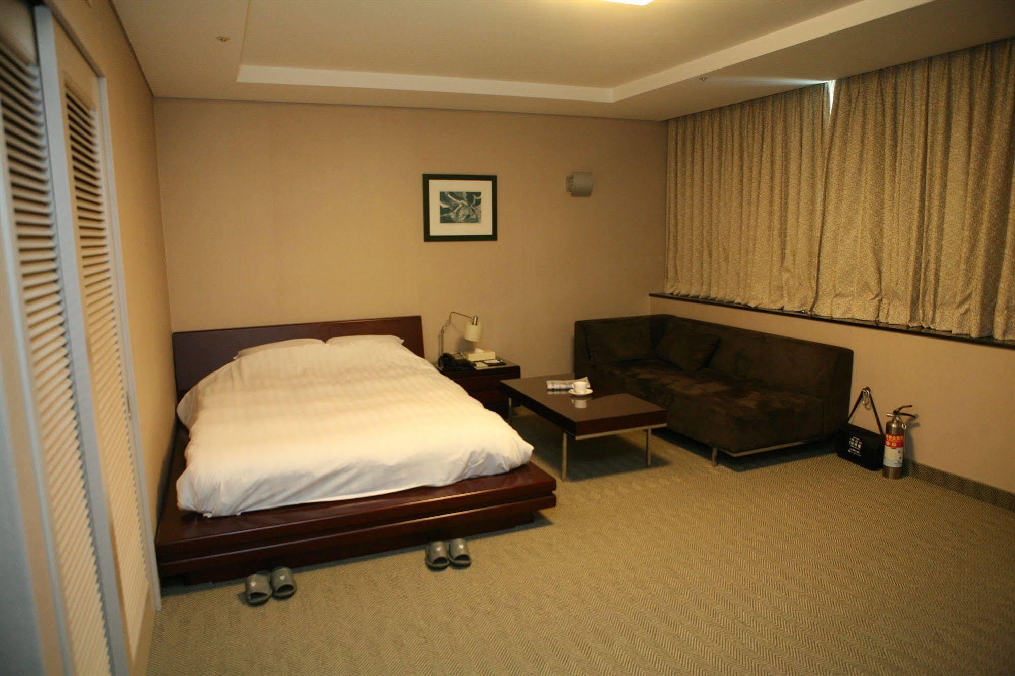 Gumi Century Hotel Εξωτερικό φωτογραφία